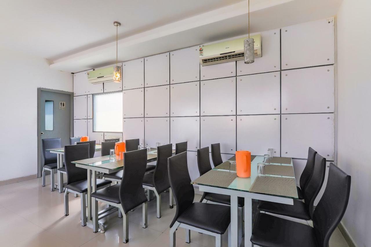 Hotel Oyo 42638 Planet Grande Chennai